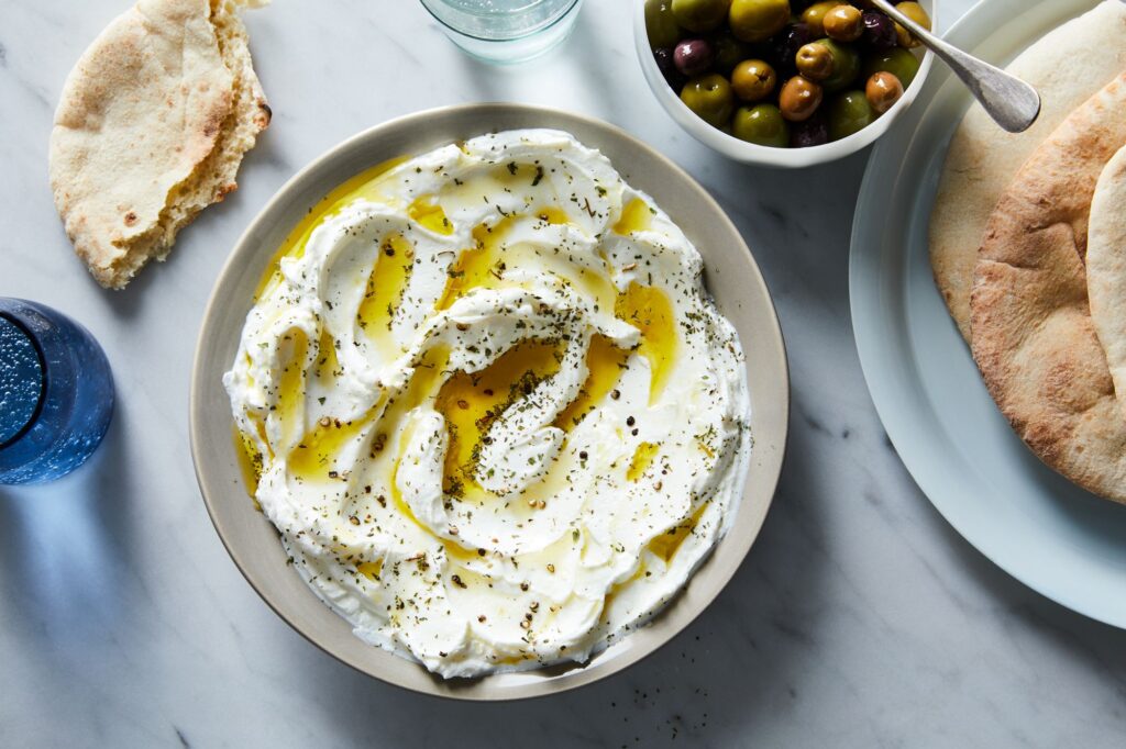 Hjemmelavet Labneh – Cremet yoghurtost med kun 3 ingredienser